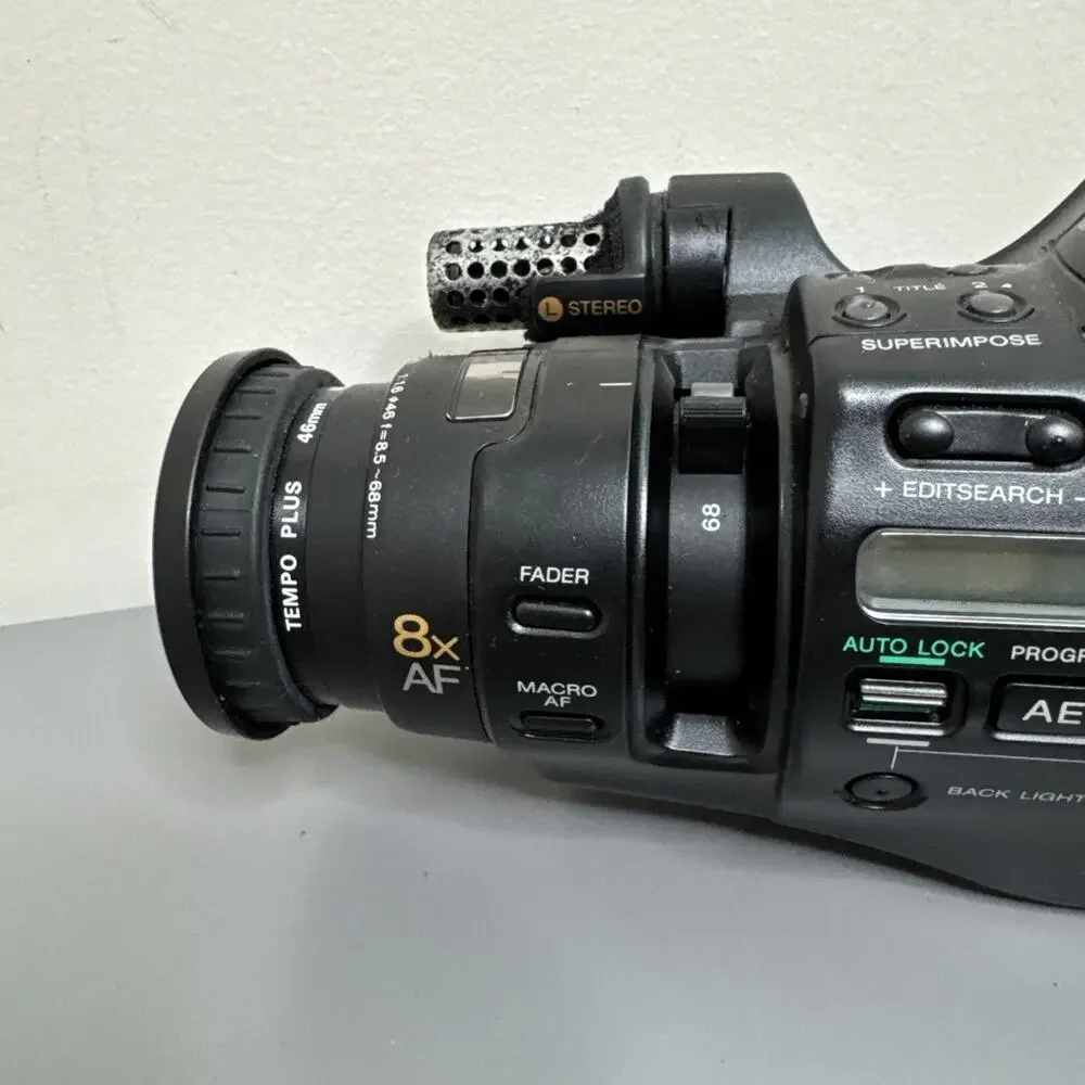 Sony Handycam NTSC Video 8 CCD-F77 Camcorder & Battery Black